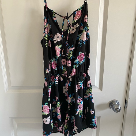 Floral romper - Picture 3 of 3